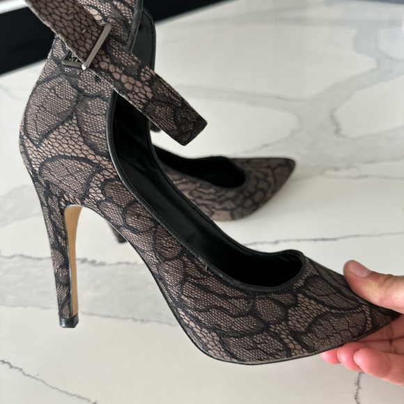 Lace heels with ankle strap - Picture 2 of 3